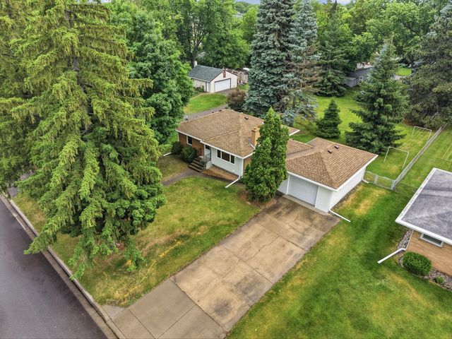2972 Woodbridge Street, Roseville, MN 55113