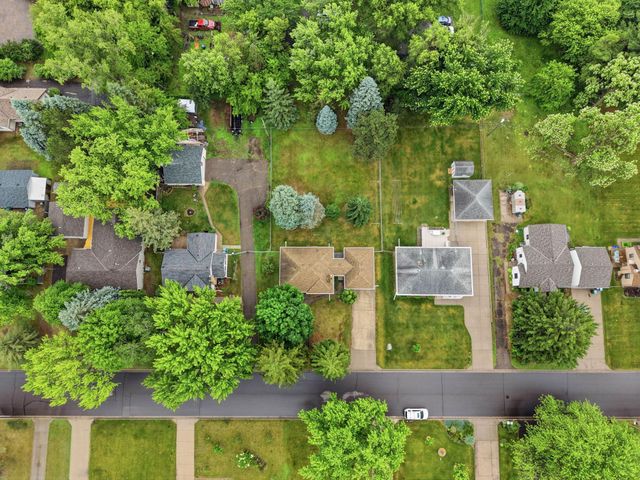 2972 Woodbridge Street, Roseville, MN 55113