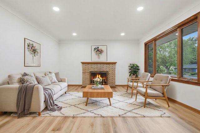 2972 Woodbridge Street, Roseville, MN 55113