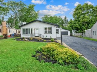 18172 W Twin Lakes Boulevard, Grayslake, IL 60030