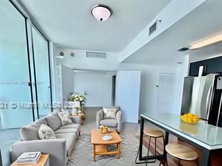 300 S Biscayne Blvd 2703, Miami, FL 33131