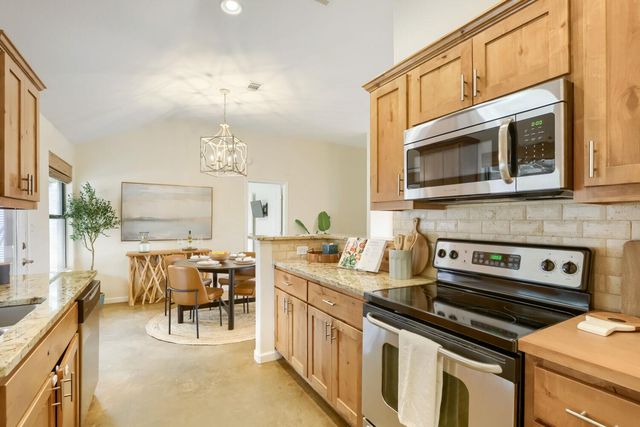 10213 Thomas LN, Dripping Springs, TX 78620