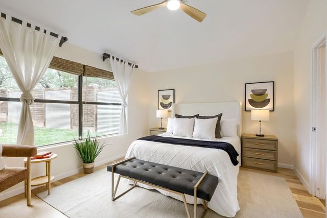 10213 Thomas LN, Dripping Springs, TX 78620