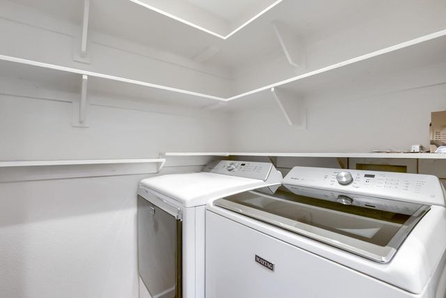 10213 Thomas LN, Dripping Springs, TX 78620