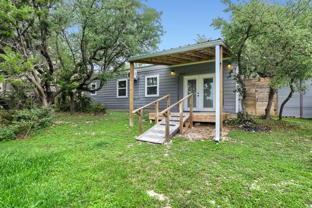 10213 Thomas LN, Dripping Springs, TX 78620