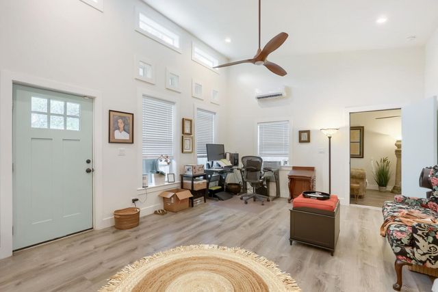 10213 Thomas LN, Dripping Springs, TX 78620