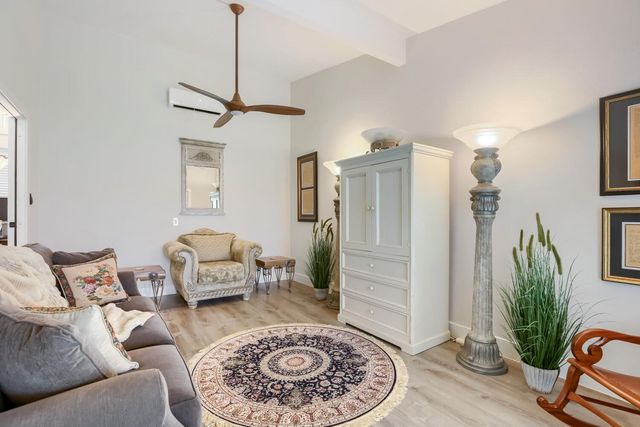 10213 Thomas LN, Dripping Springs, TX 78620