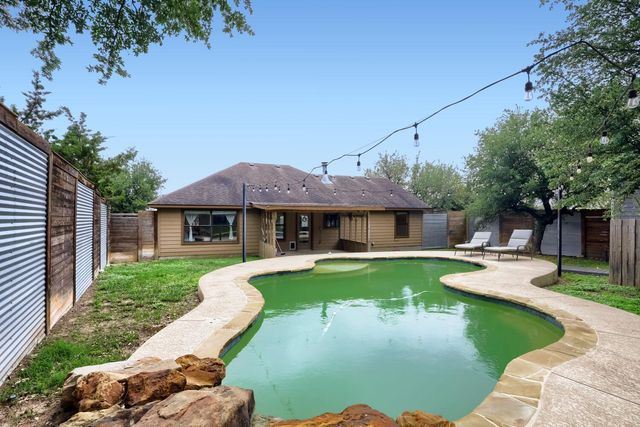 10213 Thomas LN, Dripping Springs, TX 78620