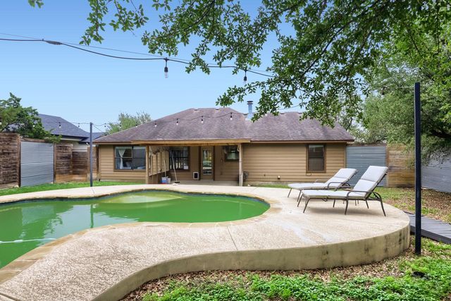10213 Thomas LN, Dripping Springs, TX 78620