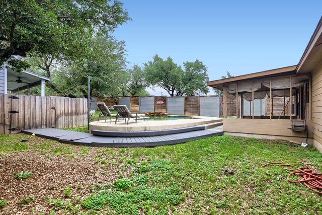 10213 Thomas LN, Dripping Springs, TX 78620