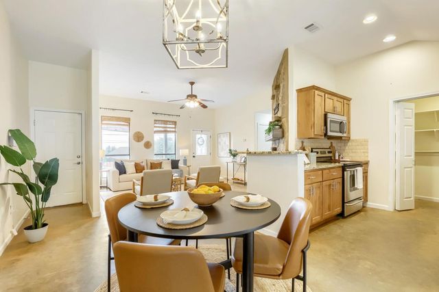 10213 Thomas LN, Dripping Springs, TX 78620