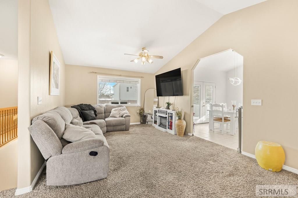 Image 10 of property listing at 327 N Red Fox Drive, Ammon, ID 83401