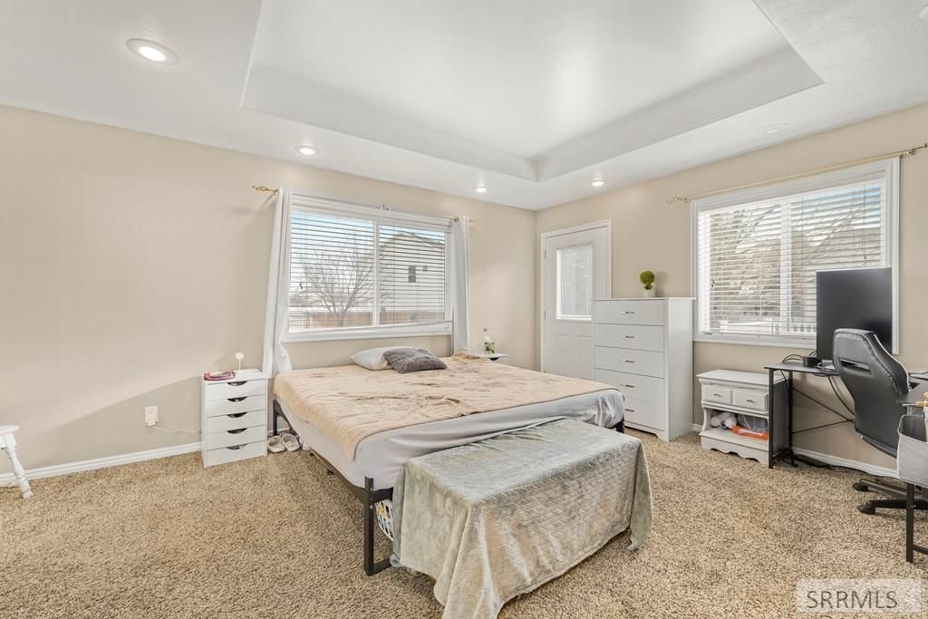 Image 11 of property listing at 327 N Red Fox Drive, Ammon, ID 83401