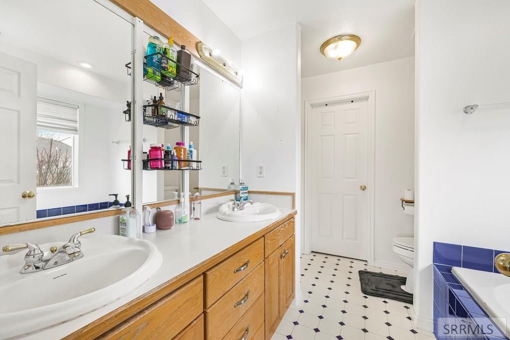 Image 13 of property listing at 327 N Red Fox Drive, Ammon, ID 83401