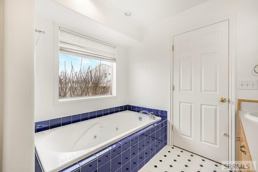 Image 14 of property listing at 327 N Red Fox Drive, Ammon, ID 83401