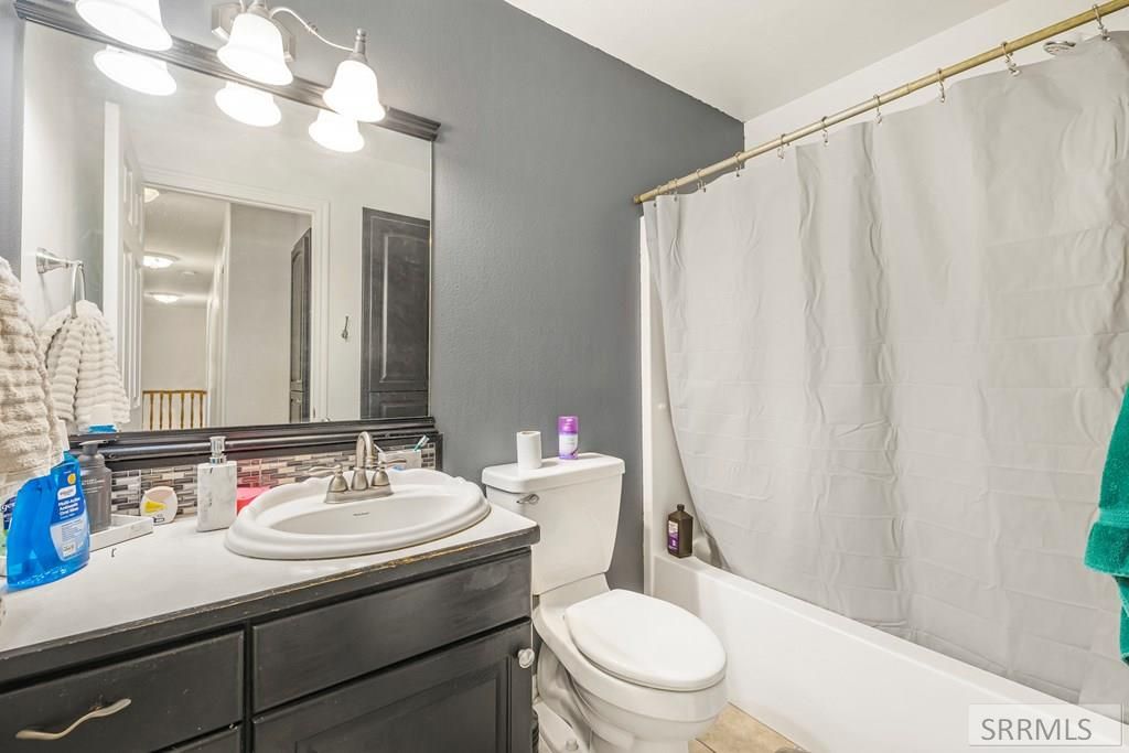 Image 17 of property listing at 327 N Red Fox Drive, Ammon, ID 83401