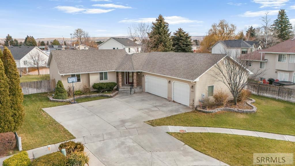 Image 2 of property listing at 327 N Red Fox Drive, Ammon, ID 83401