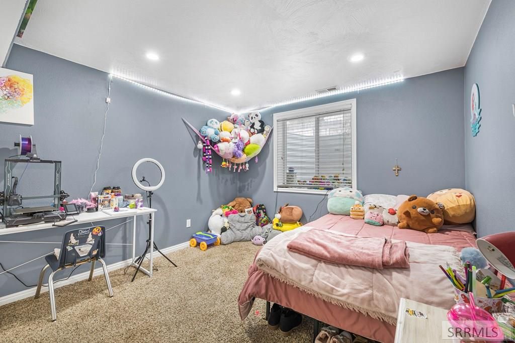 Image 22 of property listing at 327 N Red Fox Drive, Ammon, ID 83401