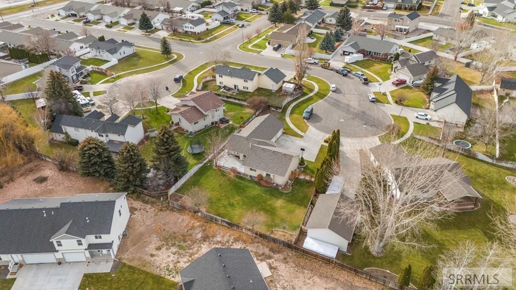 Image 34 of property listing at 327 N Red Fox Drive, Ammon, ID 83401