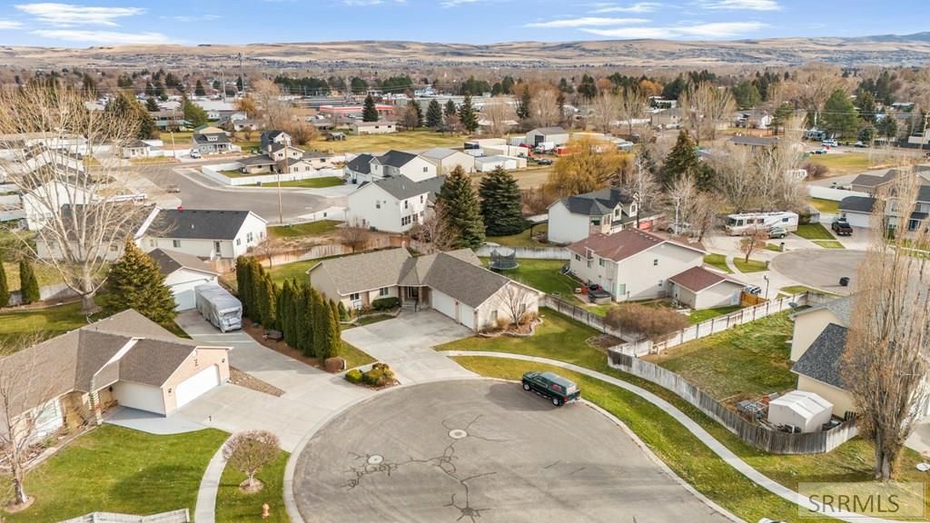 Image 36 of property listing at 327 N Red Fox Drive, Ammon, ID 83401