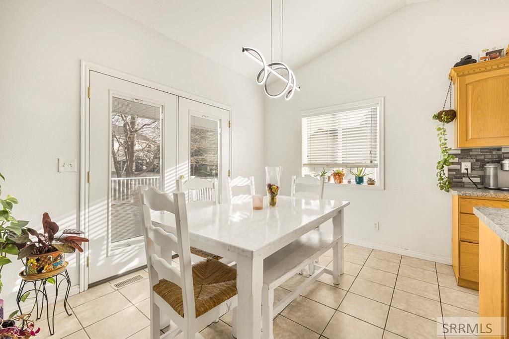 Image 8 of property listing at 327 N Red Fox Drive, Ammon, ID 83401