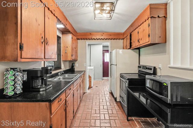 2198 Saint Joseph Street, West Bloomfield Charter Township, MI 48324