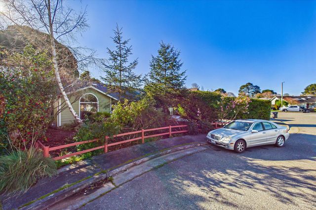 1915 Acacia Court, Mckinleyville, CA 95519