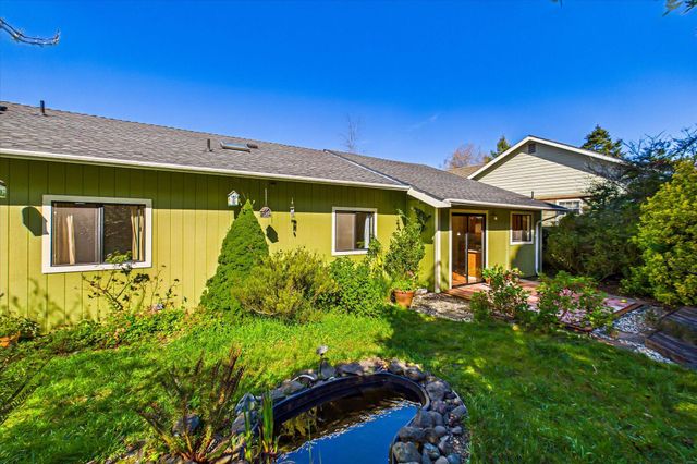 1915 Acacia Court, Mckinleyville, CA 95519