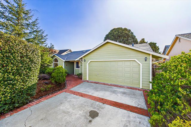 1915 Acacia Court, Mckinleyville, CA 95519
