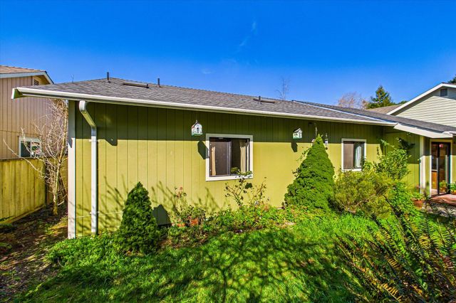 1915 Acacia Court, Mckinleyville, CA 95519