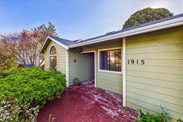 1915 Acacia Court, Mckinleyville, CA 95519