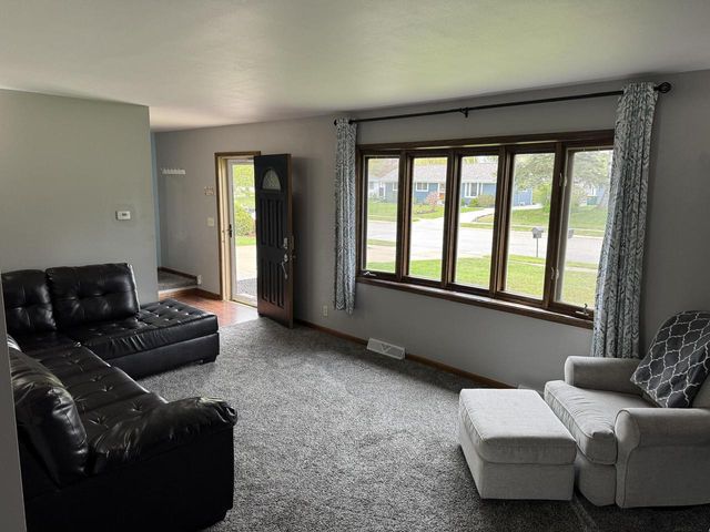 229 Claremont ROAD, Saukville, WI 53080