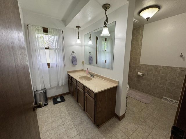 229 Claremont ROAD, Saukville, WI 53080