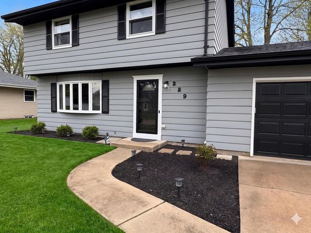229 Claremont ROAD, Saukville, WI 53080