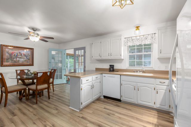 4 HAMLIN DR, Fredericksburg, VA 22405