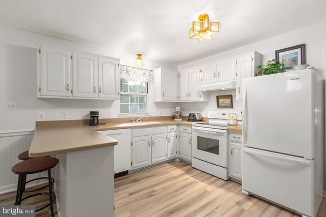 4 HAMLIN DR, Fredericksburg, VA 22405