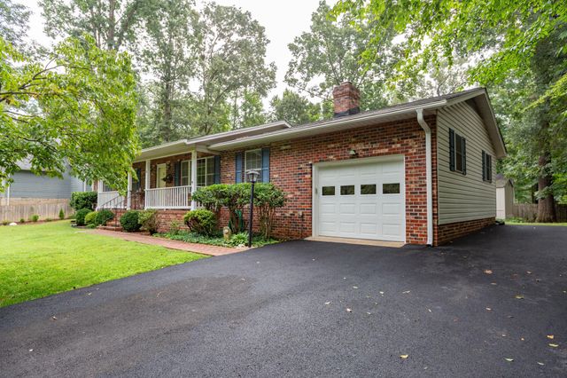 4 HAMLIN DR, Fredericksburg, VA 22405