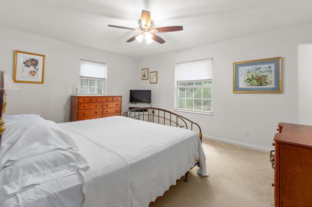 4 HAMLIN DR, Fredericksburg, VA 22405