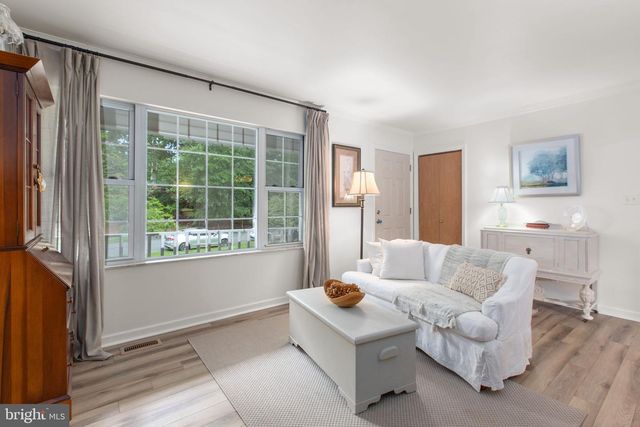 4 HAMLIN DR, Fredericksburg, VA 22405