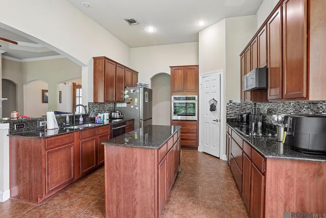 2388 Brush Creek Ct, Zachary, LA 70791