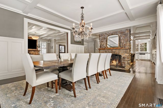 242 Ocean Drive West, Stamford, CT 06902