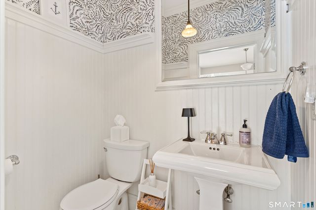 242 Ocean Drive West, Stamford, CT 06902