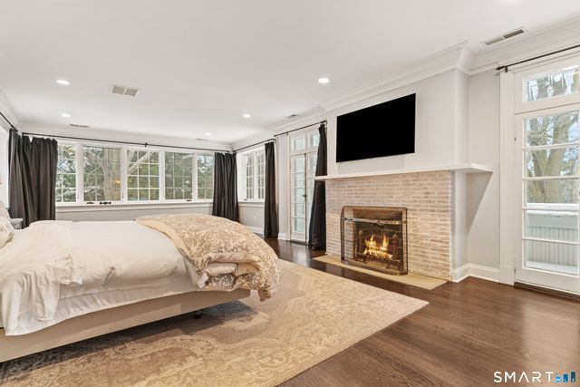 242 Ocean Drive West, Stamford, CT 06902