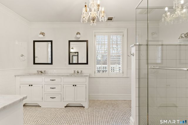 242 Ocean Drive West, Stamford, CT 06902