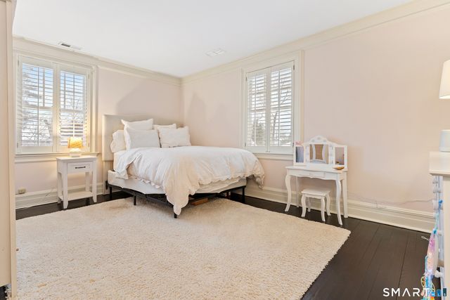 242 Ocean Drive West, Stamford, CT 06902