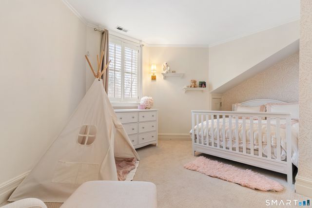 242 Ocean Drive West, Stamford, CT 06902