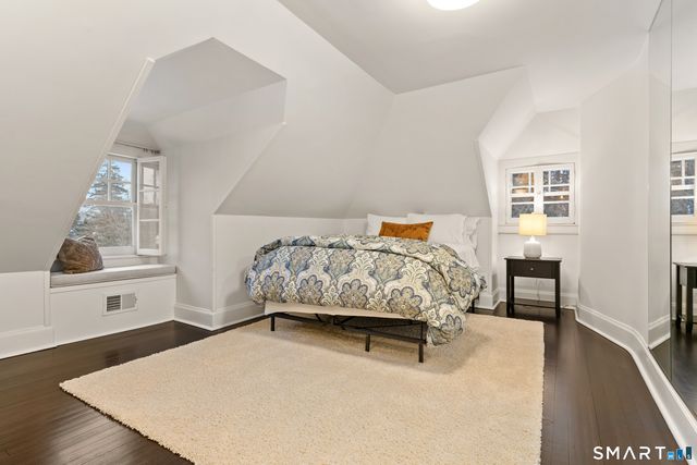 242 Ocean Drive West, Stamford, CT 06902