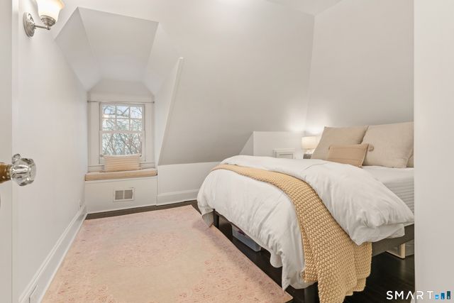 242 Ocean Drive West, Stamford, CT 06902