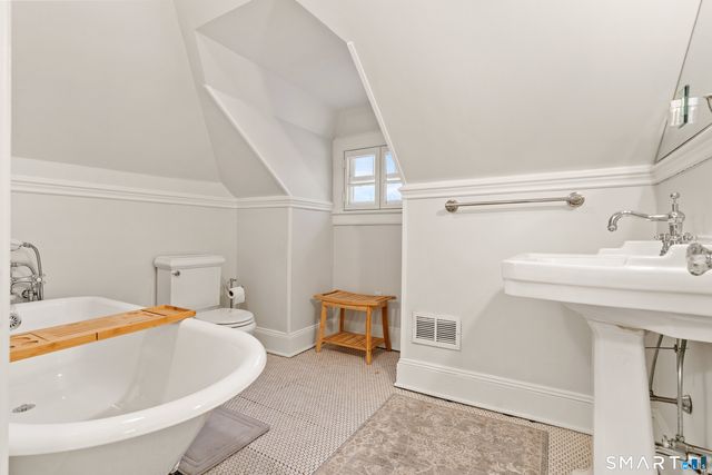 242 Ocean Drive West, Stamford, CT 06902