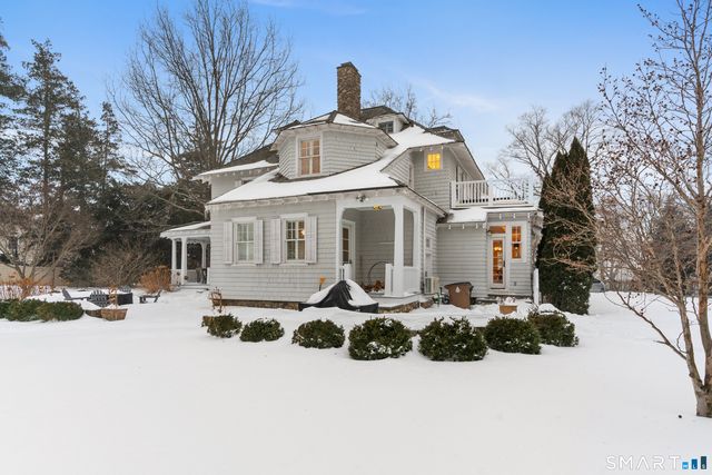 242 Ocean Drive West, Stamford, CT 06902